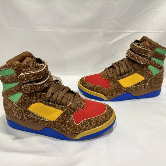 Athletic_Shoes